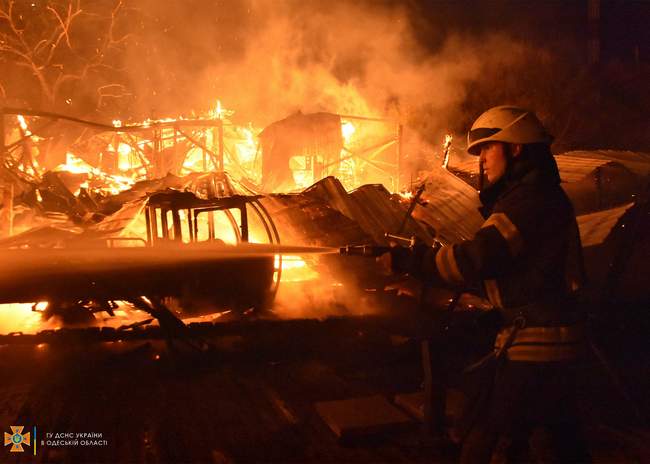 На одеському пляжі згорів нічний клуб