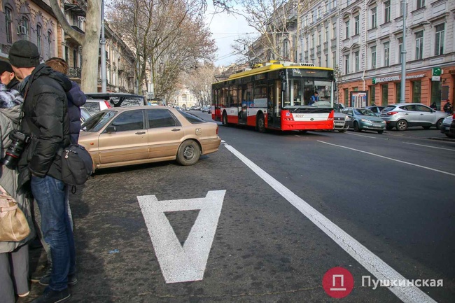 В центре Одессы заработала выделенная полоса для общественного транспорта