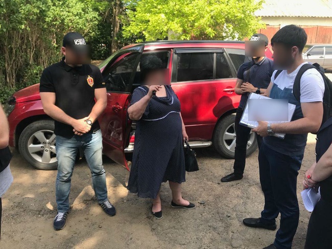 Обвиняемую во взяточничестве главу сельсовета в Саратском районе будут судить