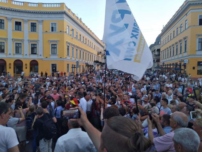 В июне в Одесской области партии предпочитали наружную рекламу, а мажоритарщики - работу с избирателями