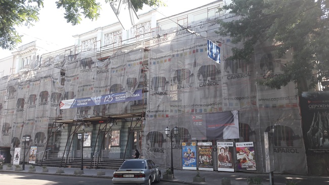 Захист національної культури: чому обласні чиновники затягують ремонт фасаду Українського театру в Одесі?