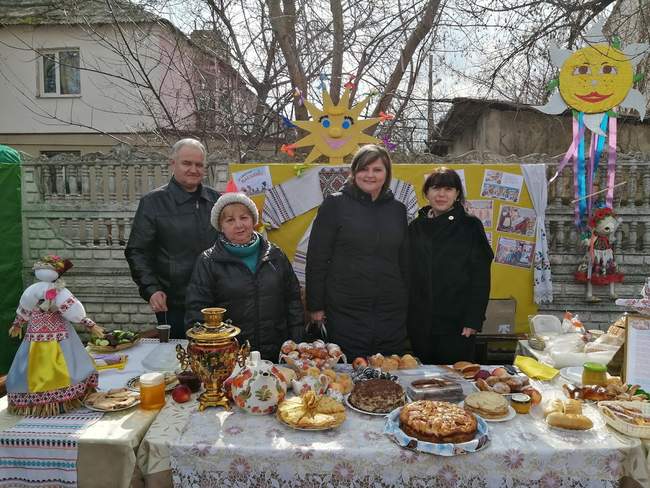 Роздільна зустріла весну ярмарком млинців, піснями та частуванням