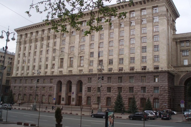 Через свої приймальні депутати Київради фінансують і контролюють самих себе