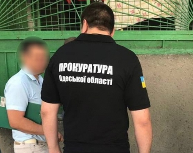 Двоих одесских полицейских задержали по подозрению в получении взятки 