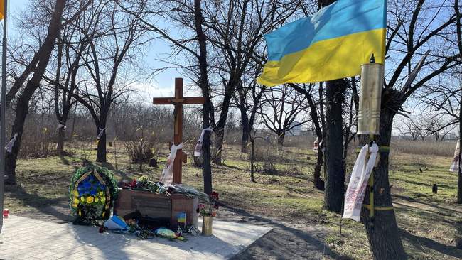 A memorial sign in the Lilac Park. Photo: t.m. Photo: Suspilne Kherson