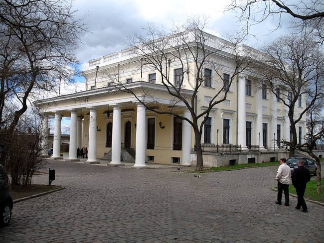 Компании, подозреваемой в присвоении денег за реконструкцию Воронцовского дворца, снова хотят ее доверить