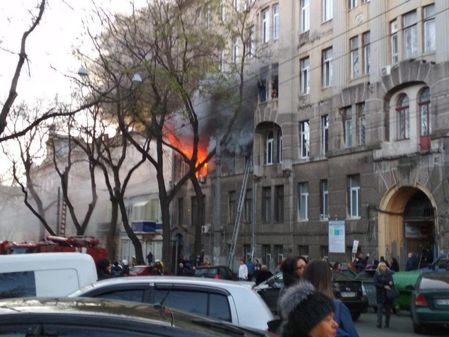 Отложили заседание исполкома: в центре Одессы случился сильный пожар (обновлено)