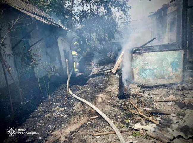 Наслідки обстрілу. Фото: ДСНС України в Херсонській області