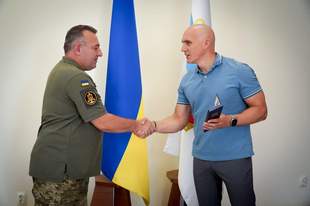 Mykolaiv awards aviation brigade soldiers for city defense