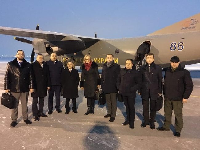 Омбудсмен вылетела в Одессу для встречи с родственниками захваченных в Керченском проливе моряков