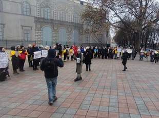 Около сотни одесситов вышли на "антитендерную" акцию