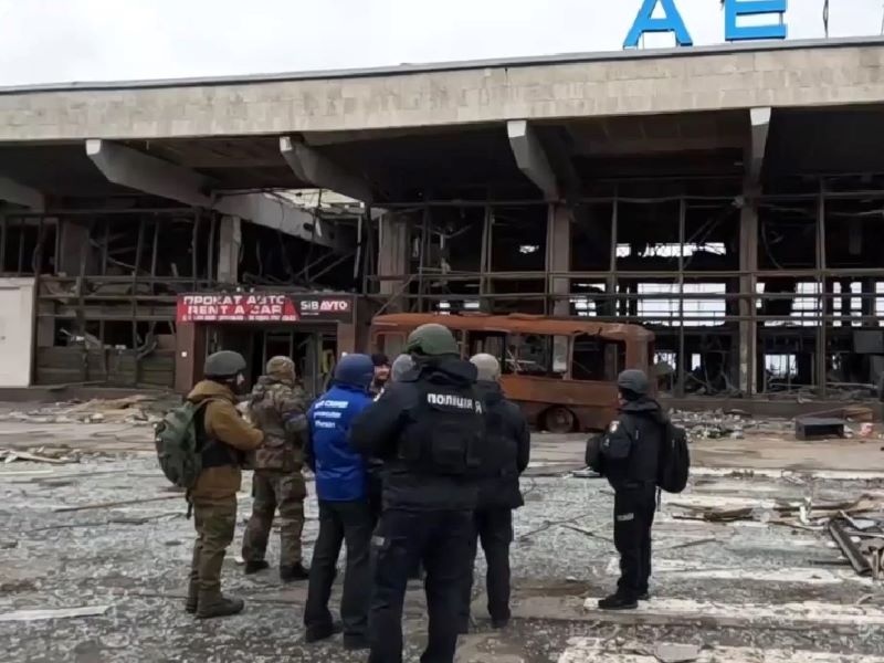 Правоохоронці оглянули аеропорт в Чорнобаївці