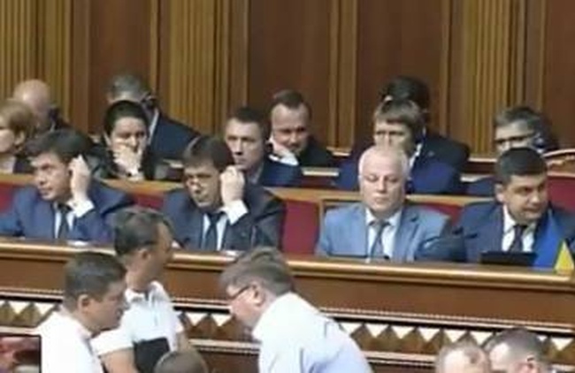 Премьер-министр Украины публично обругал вице-премьера
