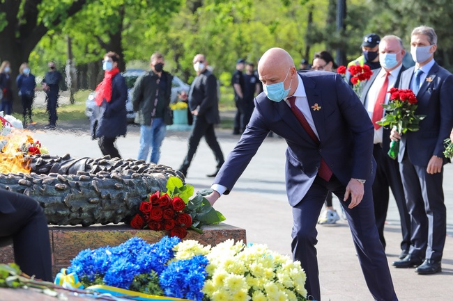 300 тисяч гривень на букети: у кого і за скільки Одеська мерія купує квіти