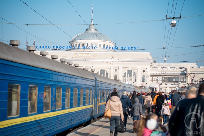 «Укрзалізниця» не планує припиняти рух потягів до Одеси, навіть за умови «червоної зони»