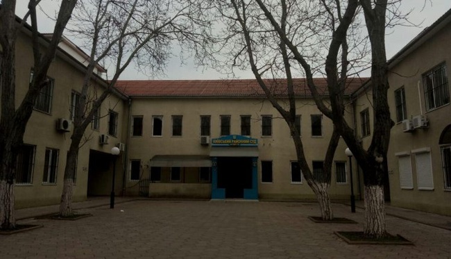 Суд над одесским прокурором, который обвиняется в присвоении квартиры умершей женщины, снова перенесли