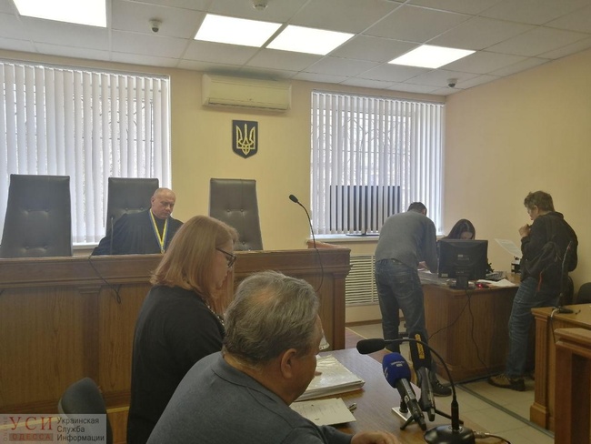 Оператор одесского телеканала рассказал в суде, как его избили в 2014 году под зданием ОГА