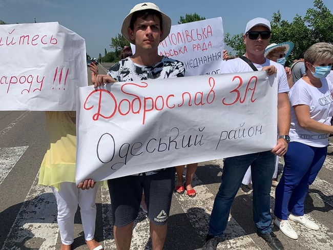 Хотят в Одесский район: жители Доброслава перекрыли дорогу, требуя корректировки планов укрупнения районов