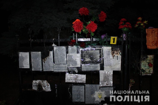 Поліцейські розпочали розслідування за фактом спалення квітів на Куликовому полі в Одесі