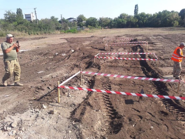 Майже 30 захоронень жертв репресій вже знайшли пошуковці на Овідіопольській дорозі