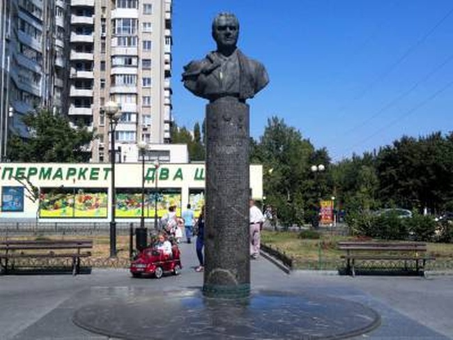 Памятник летчикам в Одессе оценили почти в четыре раза дороже памятника Глушко