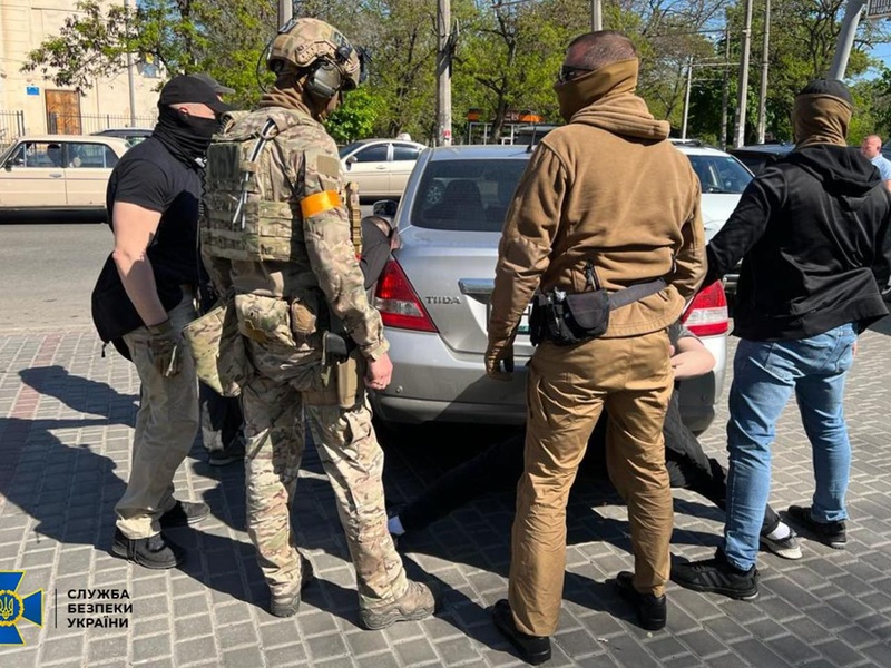В Одесі затримали банду здирників, що прикривалися волонтерським посвідченням
