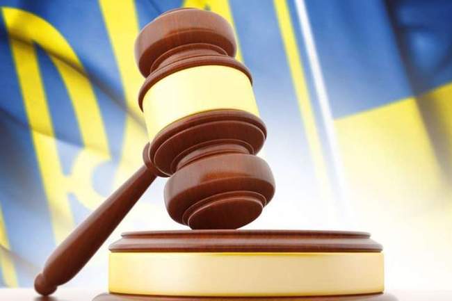 Підозрюваного у справі про продаж арештованої землі відправлять в СІЗО, поки шукають