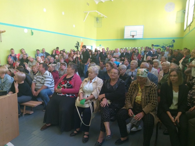 Жители села под Одессой на общественных слушаниях выбрали с кем объединятся в громаду