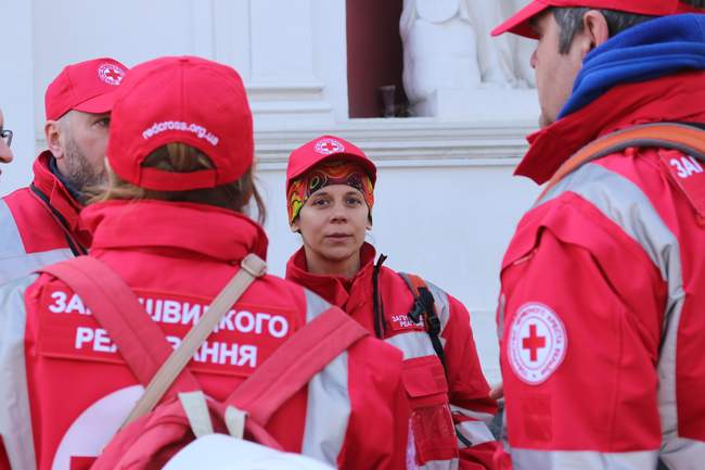 Сессия Одесского городского совета: мэрия внутри и снаружи