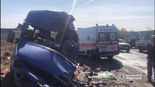 Девять погибших: в Одесской области маршрутка столкнулась с грузовиком