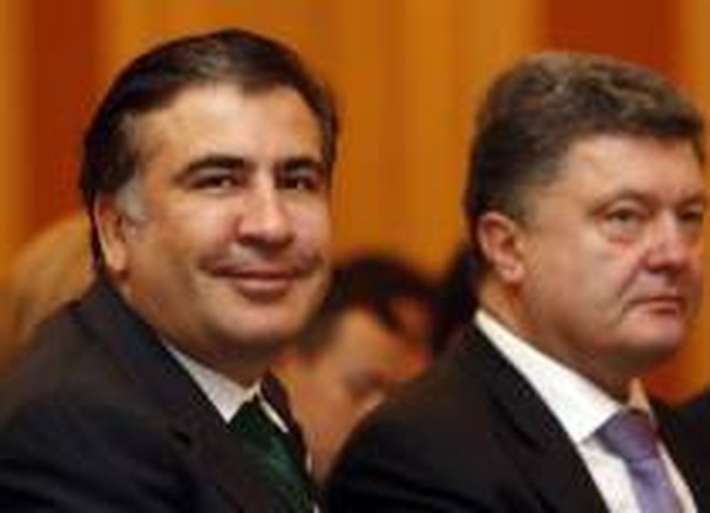 Политологи называют отказ Саакашвили от участия в выборах «черной меткой» Порошенко