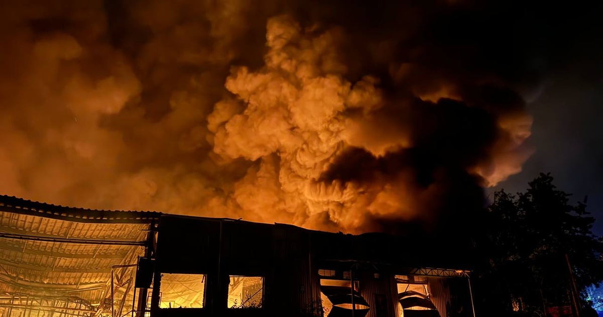 Масштабна пожежа та багато постраждалих: росіяни знову атакували Одесу