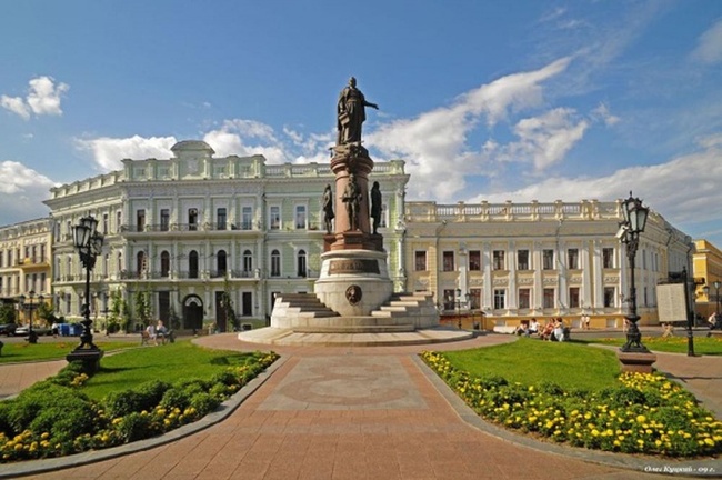 Президенту доведеться розглянути другу петицію про знесення пам'ятника Катерині ІІ в Одесі