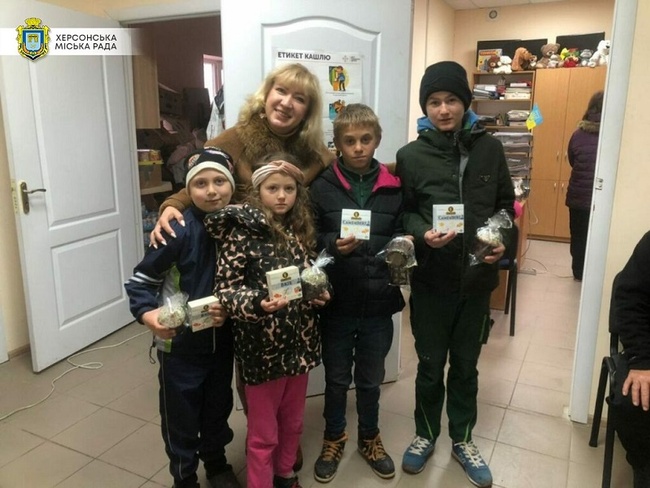 Миколаїв передав для херсонських дітей великодні паски. Фото: Херсонська МВА
