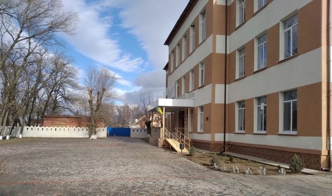 Прокуратура скерувала в суд справу про "золоту" плитку для школи на Одещині