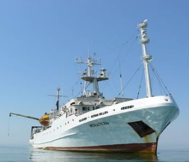 Украинское судно начинает поиски нефти и газа возле острова Змеиный