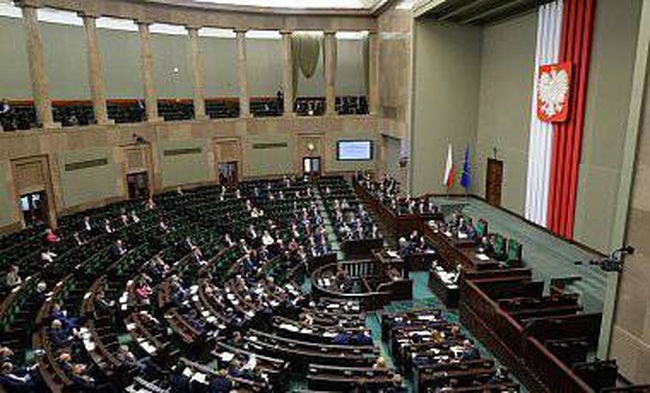 Депутата Сейма Польши исключают из партии за «кнопкодавство»