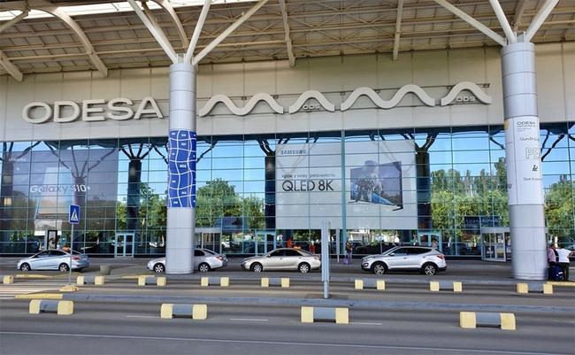 Під'їзд пасажирів до одеського аеропорту зробили безкоштовним