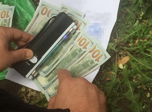 Сотрудники СБУ задержали одесского налоговика по подозрению во взяточничестве