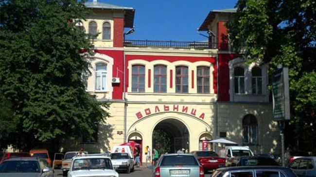 В одній з найстарших лікарень Одеси облаштують парковку майже за 3 мільйони