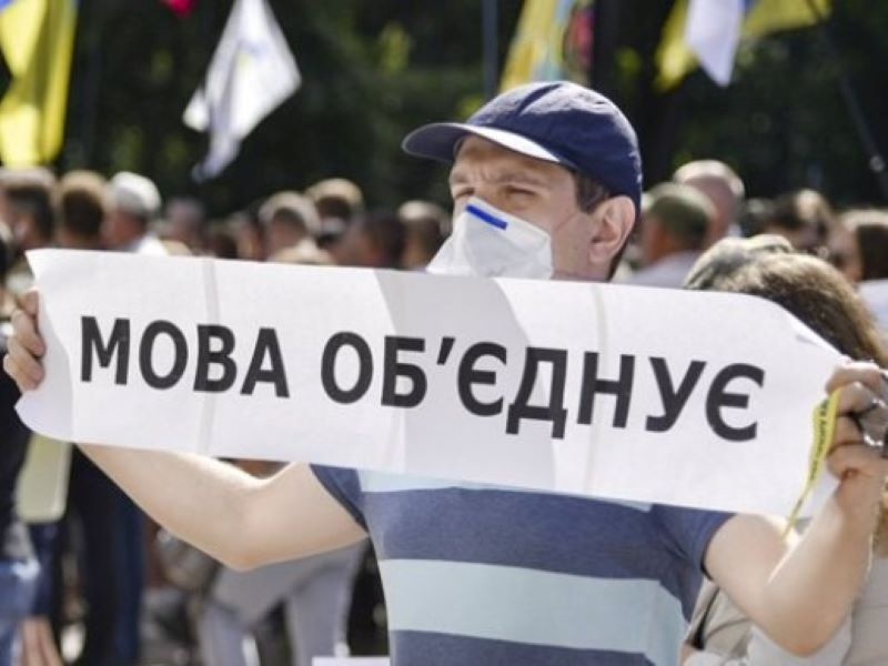 В Україні зросла частка громадян, які спілкуються українською мовою в повсякденному житті