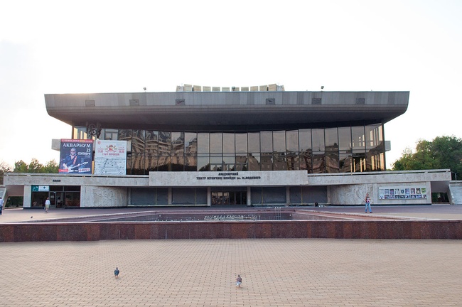 На территории одесского театра построят склад за три миллиона