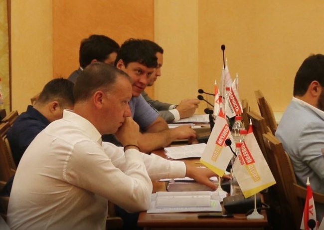 "Взаимовыручка и подстраховка": как одесские депутаты кнопкодавили на сессии