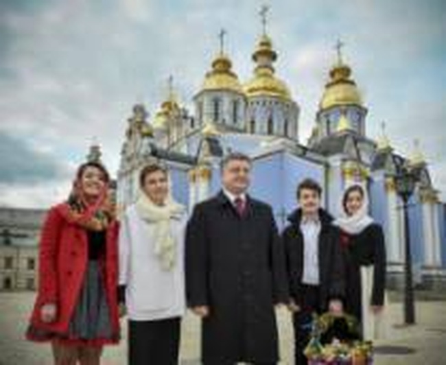 Президент Украины поздравил сограждан с Воскресеньем Христовым