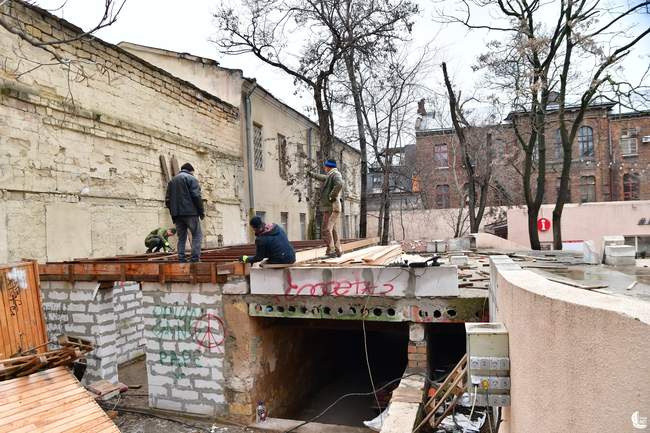 Від орендатора Літнього театру вимагають припинити будівництво