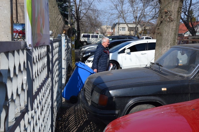 В Одесі у приватному секторі почали роздавати сміттєві мініконтейнери