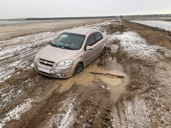 Глава Татарбунарского района застрял на дороге, на которую ОГА не нашла денег в прошлом году