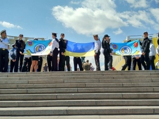 На Потемкинской лестнице дети танцевали и пели с призывами к миру, а на Дерибасовской установили рекорд