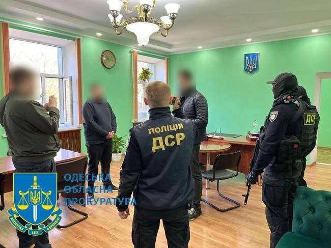 Голову громади на Одещині підозрюють у розкраданні грошей на фіктивному ремонті дороги