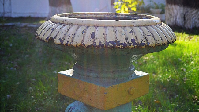 В Беляевке из парка украли столетний фонтан